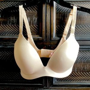 Nude color Victoria secret bra size:34D Never worn!